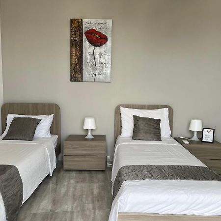 F10 Room 3, Private Room Two Single Beds Shared Bathroom In Shared Flat Msida Exteriér fotografie