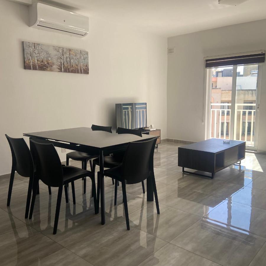 F10 Room 3, Private Room Two Single Beds Shared Bathroom In Shared Flat Msida Exteriér fotografie